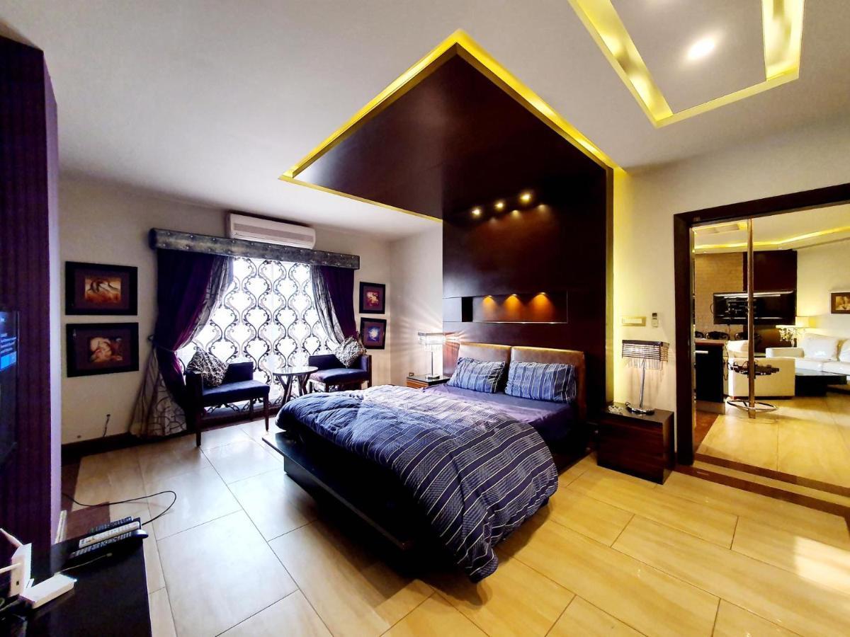 Luxurious Boutique One Bed Apartment In Bahria Town ราวัลปินดี ภายนอก รูปภาพ