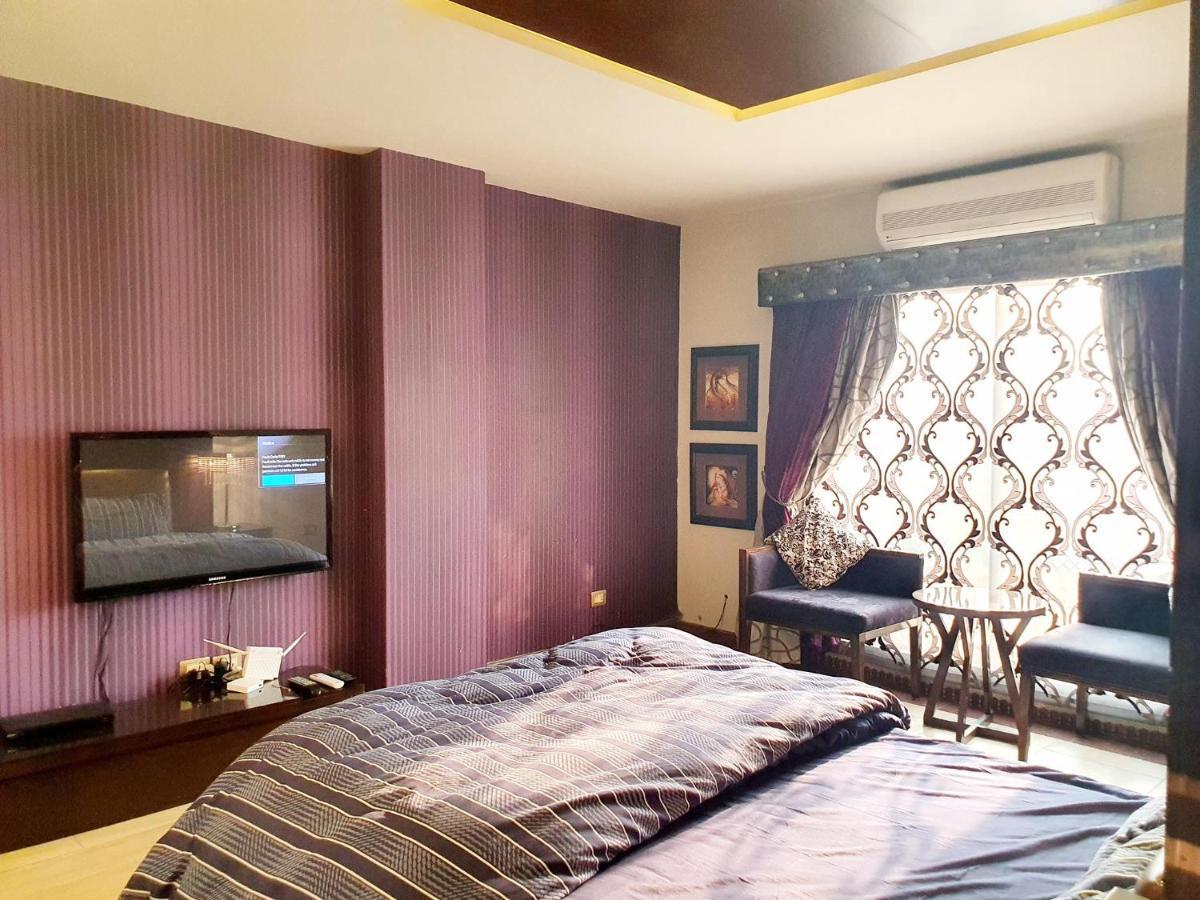 Luxurious Boutique One Bed Apartment In Bahria Town ราวัลปินดี ภายนอก รูปภาพ